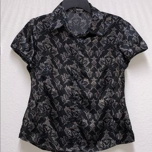 🦋NWOT Satin Black with delicate print